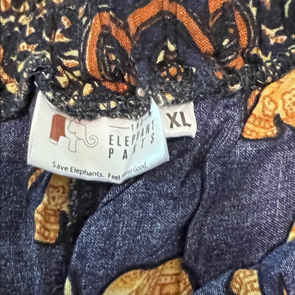 Elephant Print Wide-Leg Pants - Picture 2 of 3